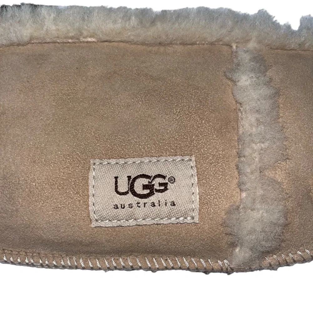 UGG wristlet
